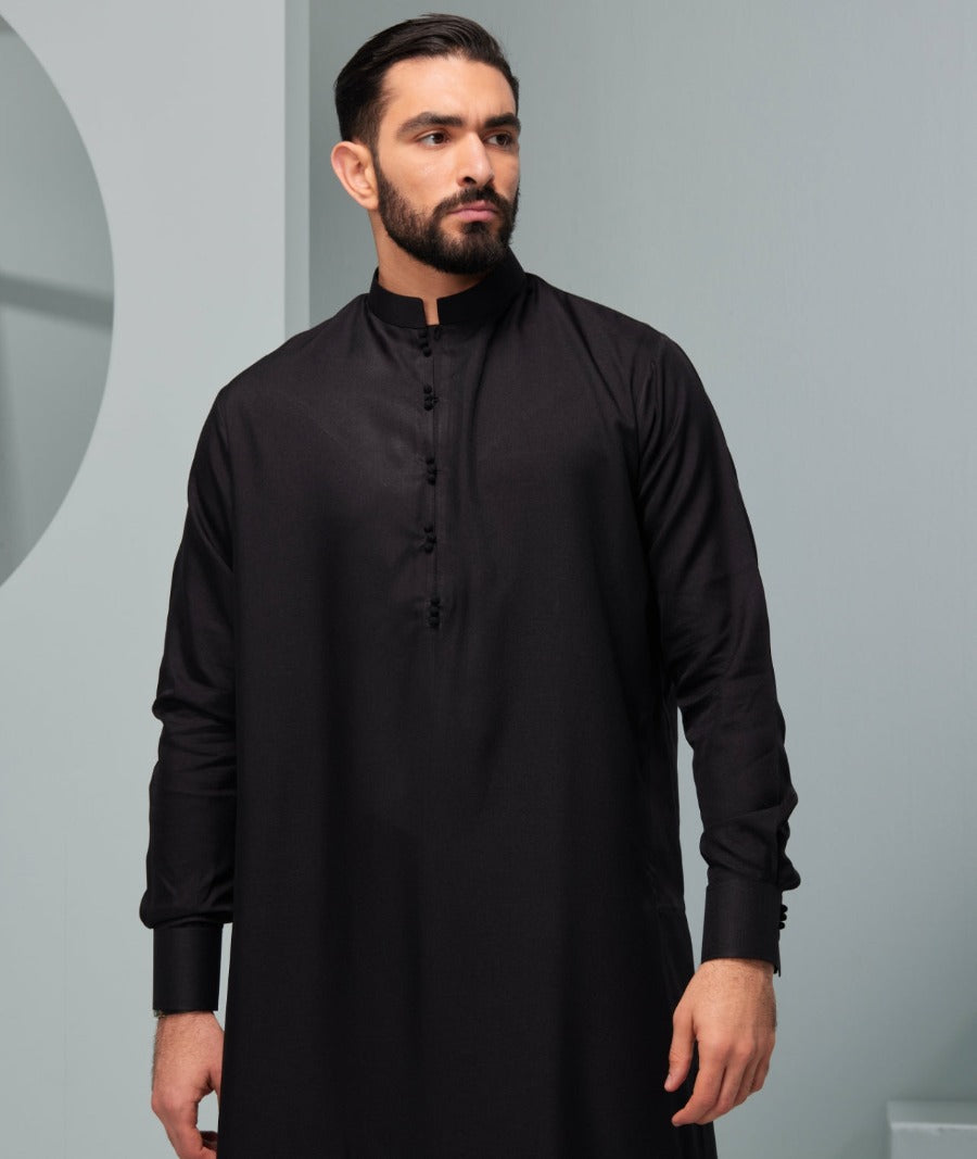 Men's Traditional Saudi Collared Thobe in Black | Thobeluxe