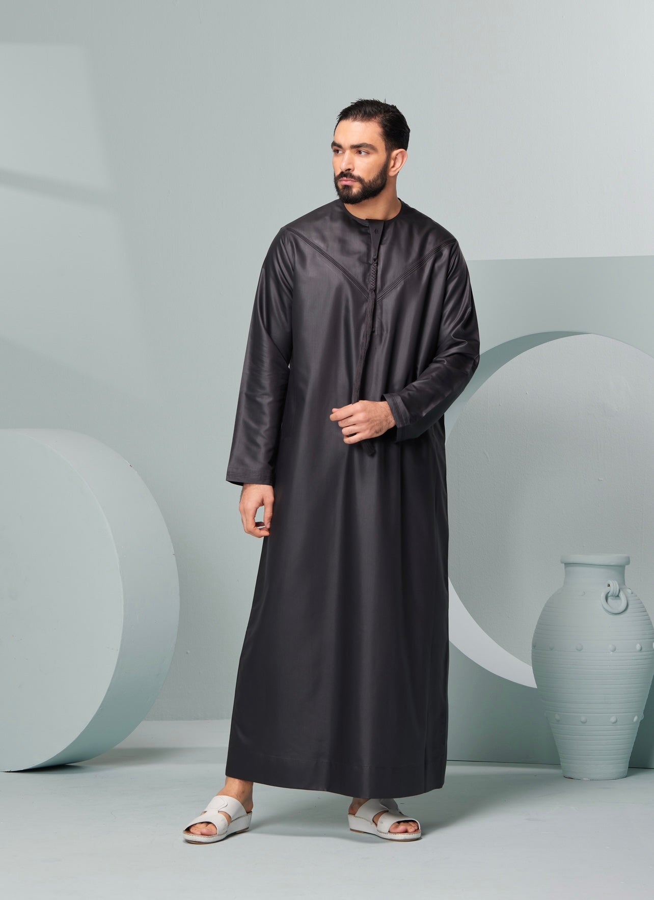 Men's Premium Emaar Thobe in Black with Tassel