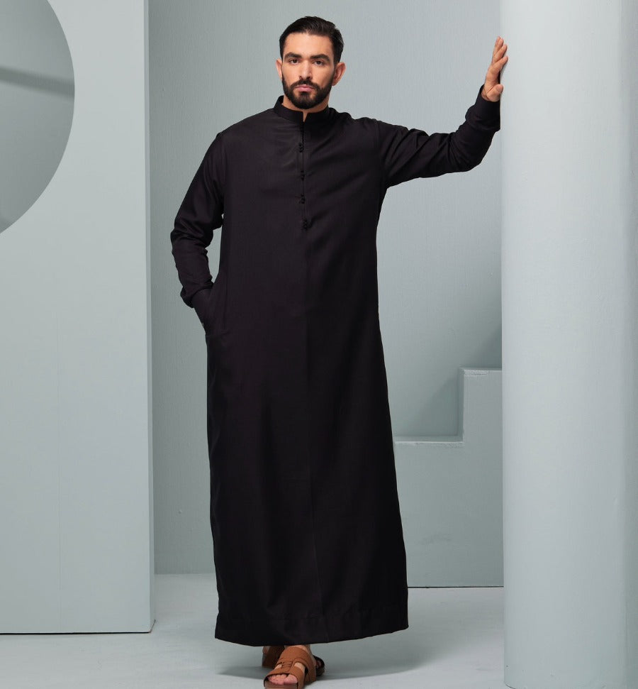 Men's Traditional Saudi Collared Thobe in Black | Thobeluxe