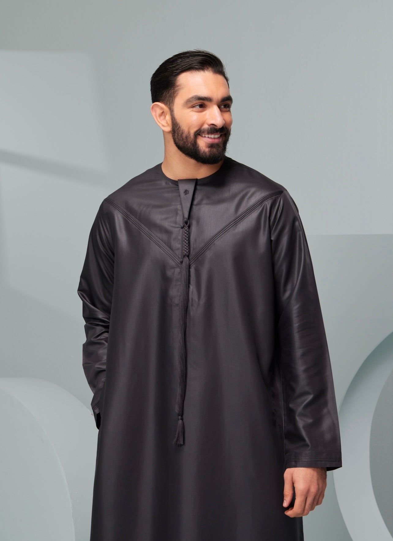 Men's Premium Emaar Thobe in Black with Tassel