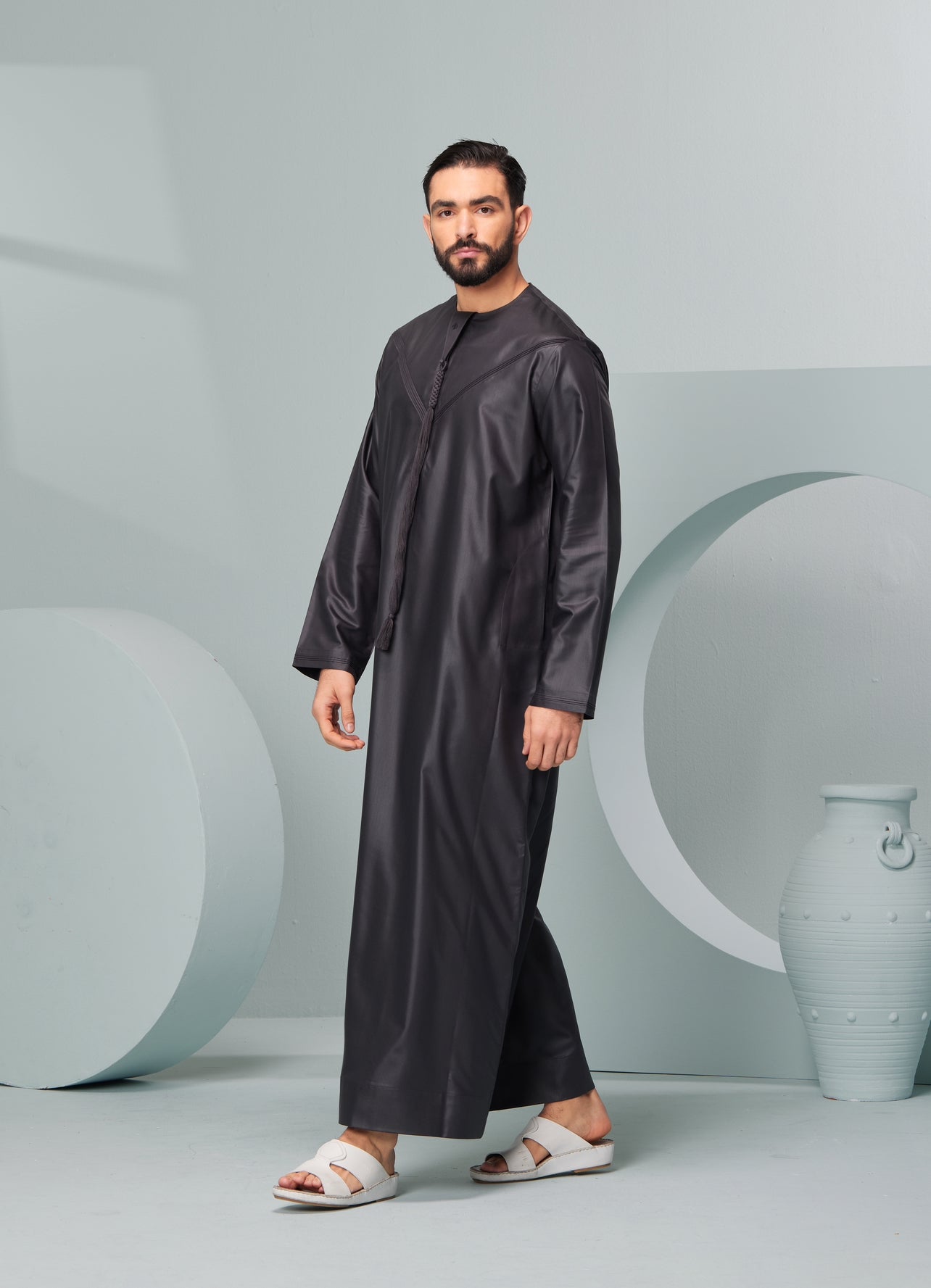 Men's Premium Emaar Thobe in Black with Tassel