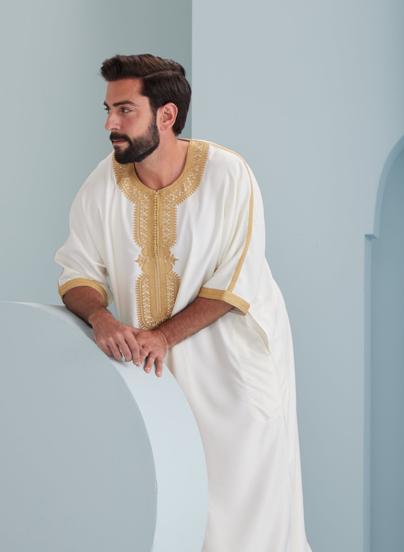 Thobeluxe mens moroccan thobe in white and gold