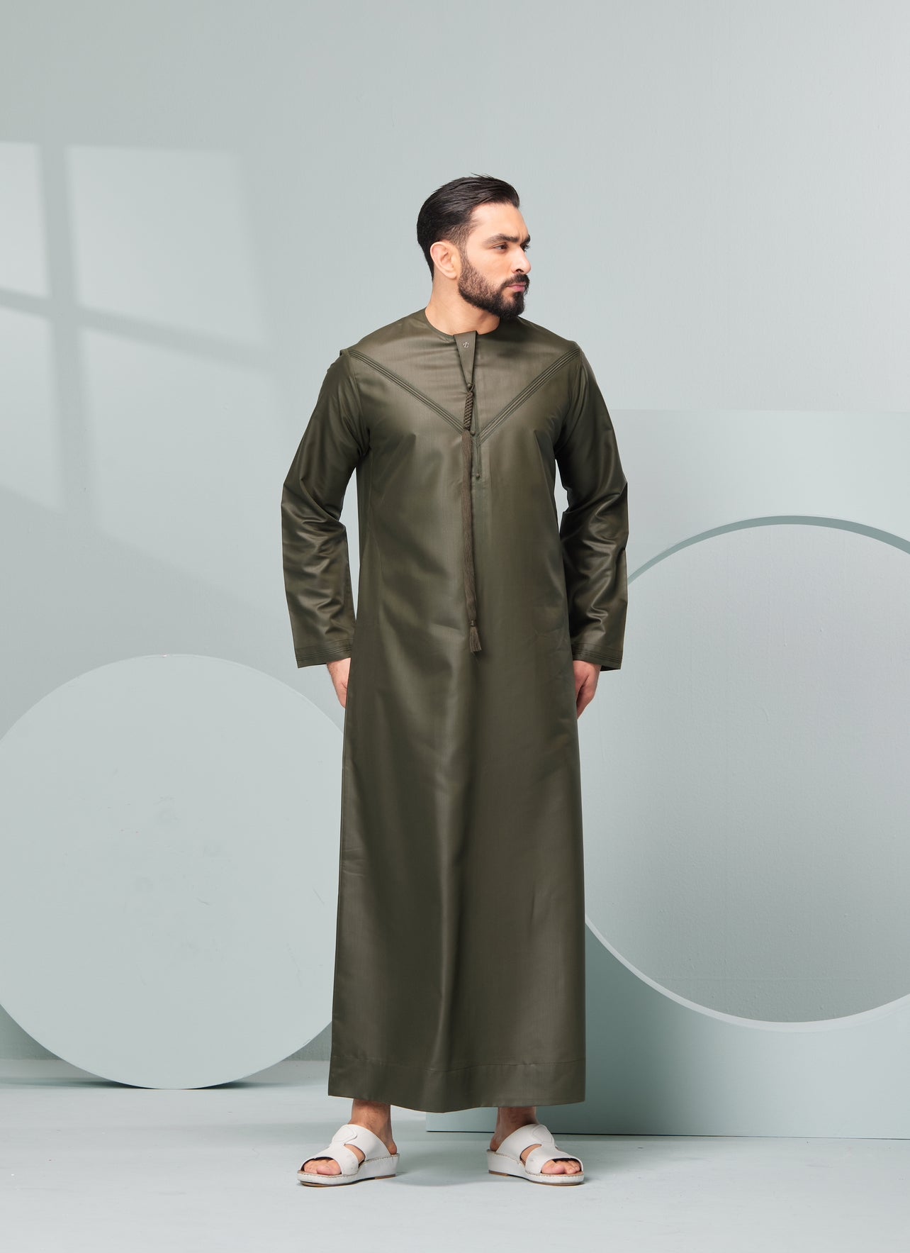 Men's Premium Emaar Thobe in Olive with Tassel Thobeluxe