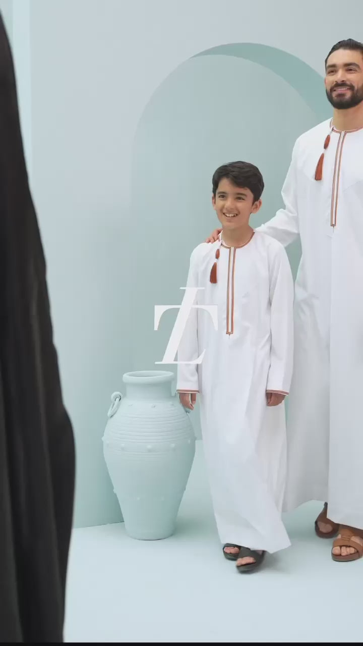 Load video: Thobeluxe mens thobes and kids thobes, abayas for women
